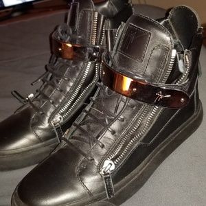 Brand New Authentic Giuseppe Zannoti Size 44/10.5